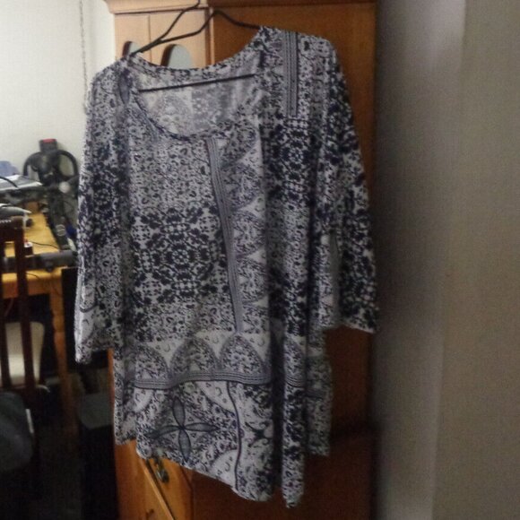 Avenue  Plus size 22/24 Shirt NWOT - Picture 1 of 3